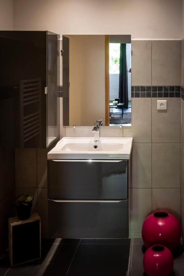 Superbe Appartement Avec Patio Nîmes Exteriér fotografie