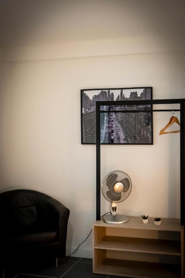 Superbe Appartement Avec Patio Nîmes Exteriér fotografie